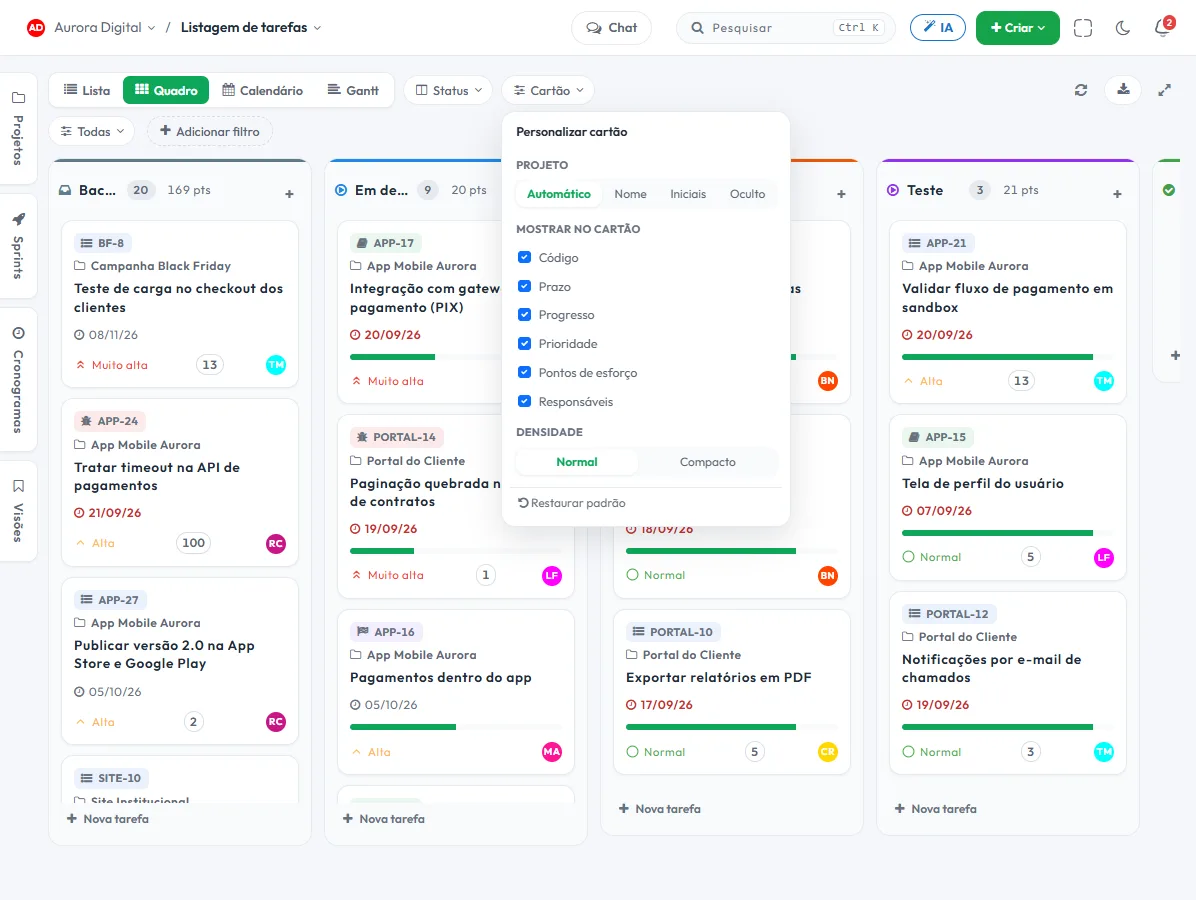 Menu Personalizar cartão aberto sobre o quadro Kanban da Tasskee, com as opções de projeto, campos visíveis e densidade