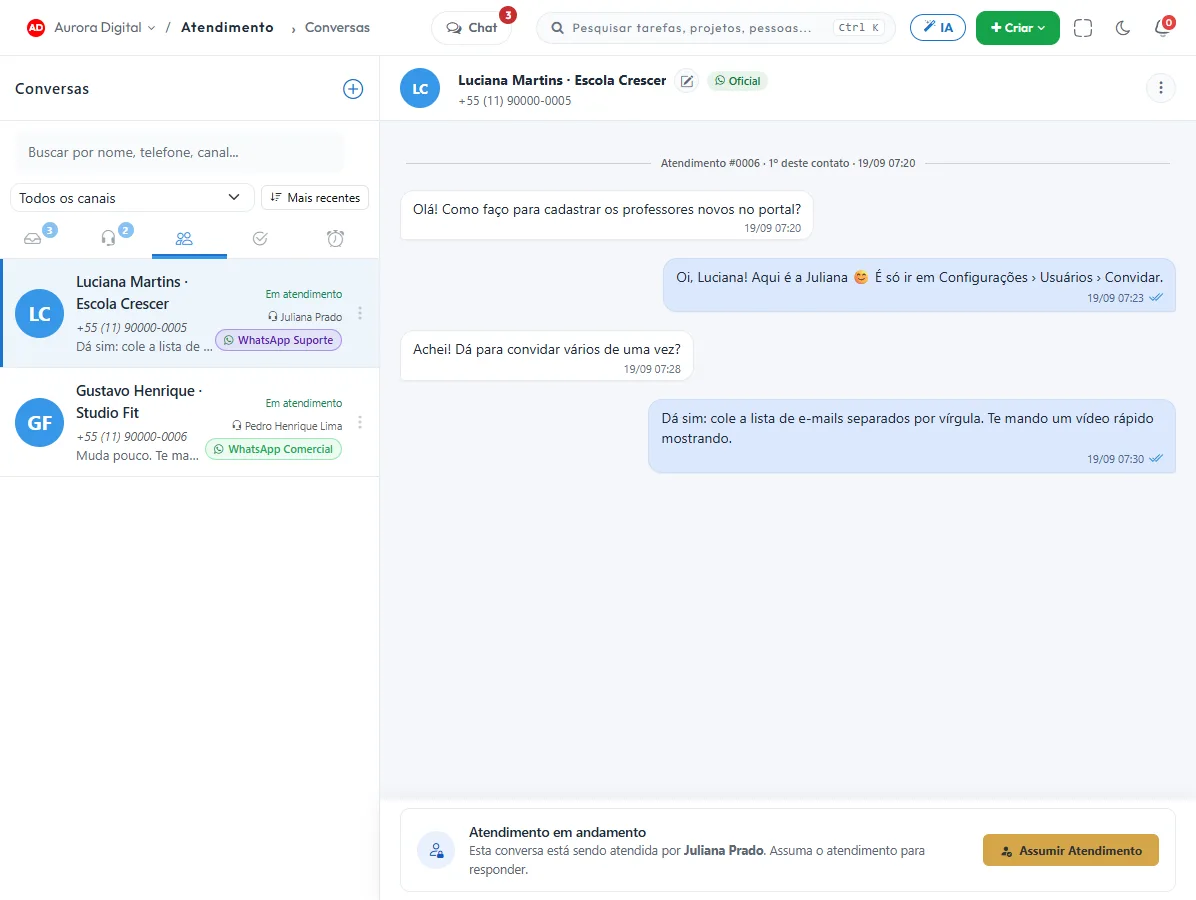 Tela de atendimento com conversas do WhatsApp